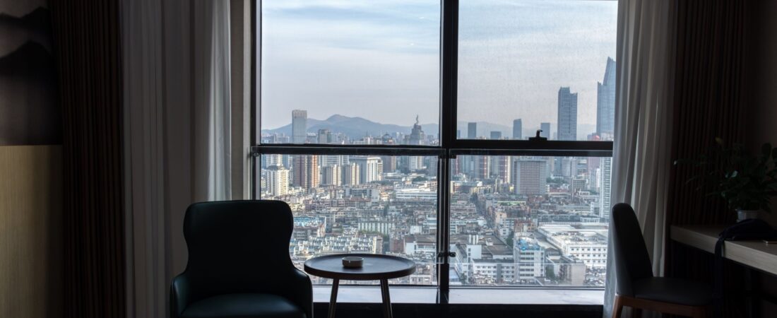 Como escolher hotel: localização, avaliações e taxas
